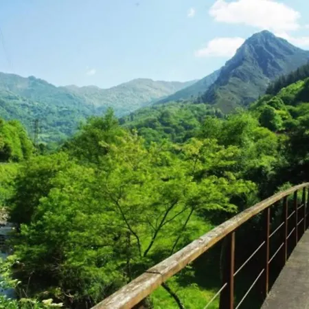Hébergement de vacances Casa Ferreira, Senda Del Oso Oviede